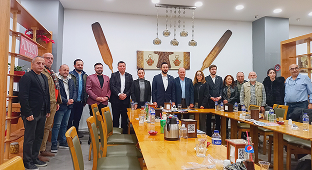 ÖZGÜR GÜNEŞ ÖÇALAN GAZETECİLERLE BULUŞTU ÖZGÜR GÜNEŞ ÖÇALAN GAZETECİLERLE BULUŞTU