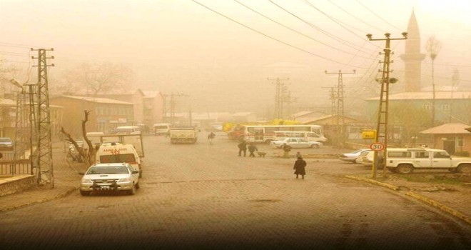 İSTANBUL'A ÇAMUR YAĞDI