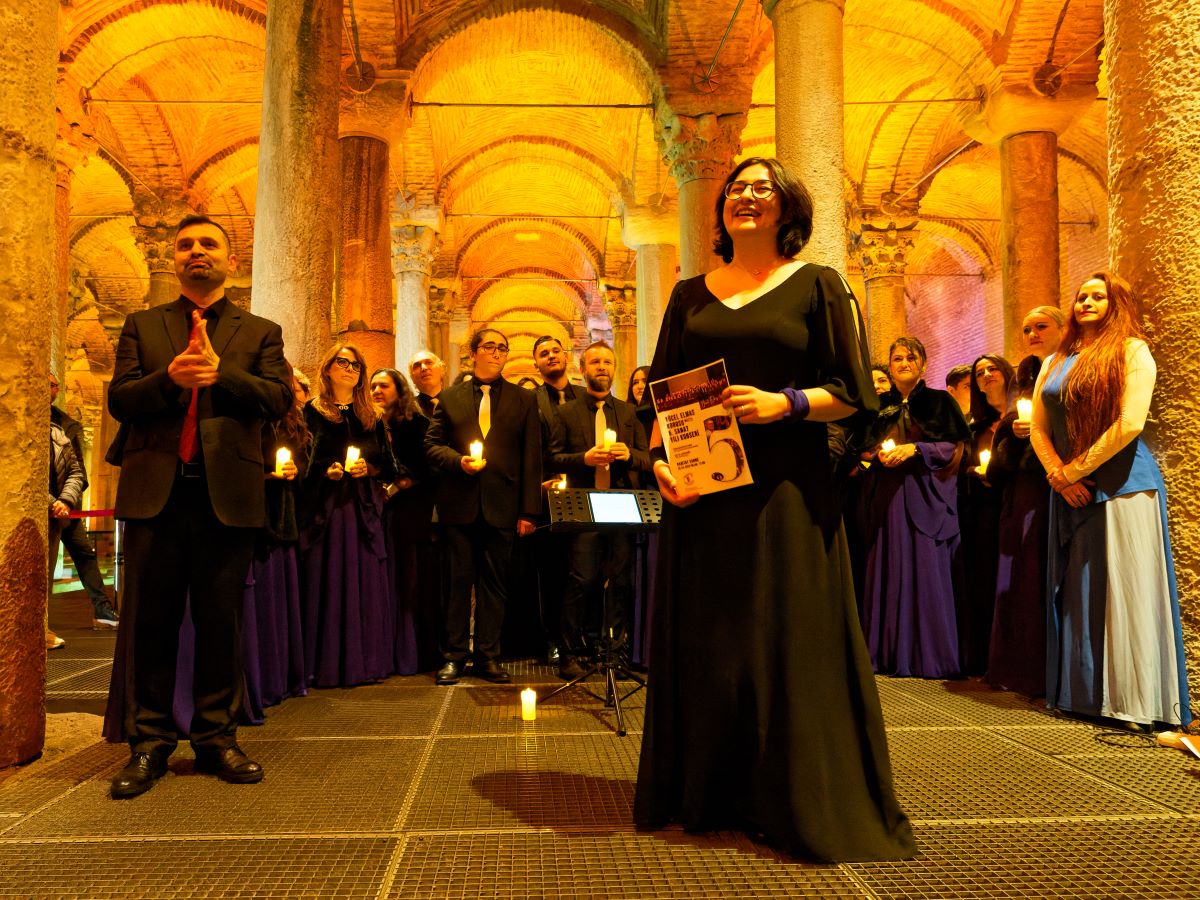 YÜCEL ELMAS KOROSU MÜZED 5. SANAT YILINI YEREBATAN SARNICI’NDAKİ UNUTULMAZ KONSERLE KUTLADI
