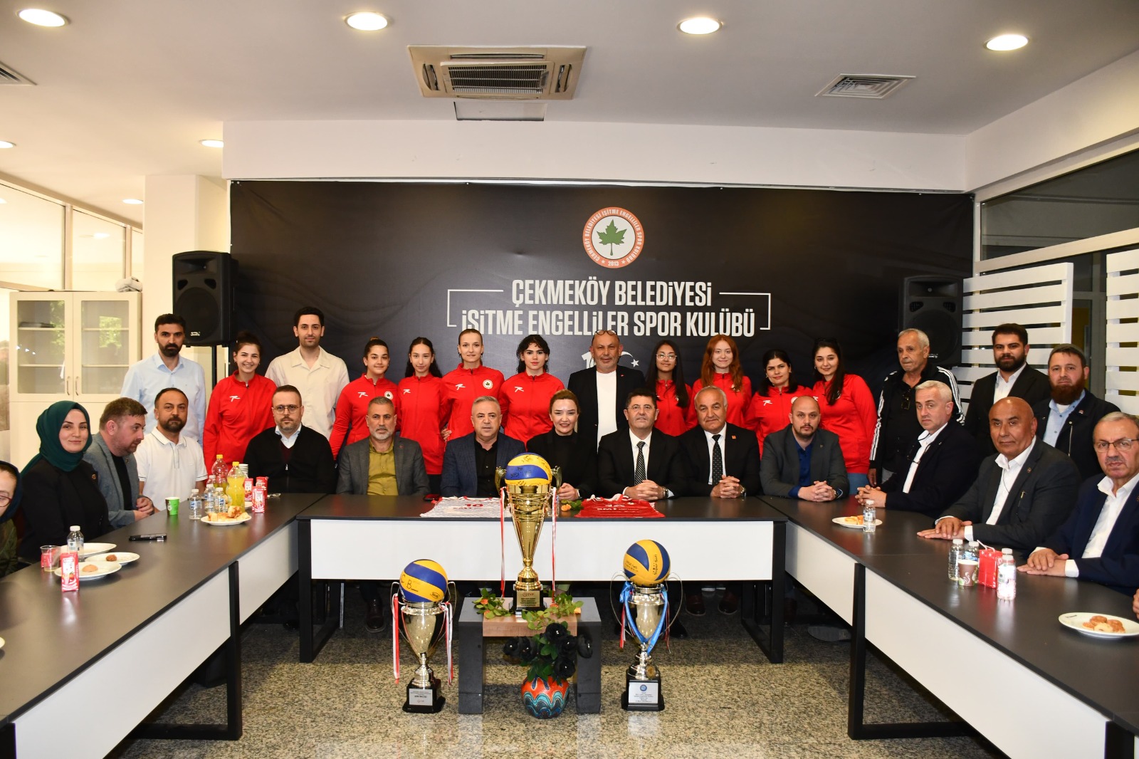 ÇEKMEKÖY’ÜN ALTIN KIZLARINA ŞANINA YARAŞIR KUTLAMA