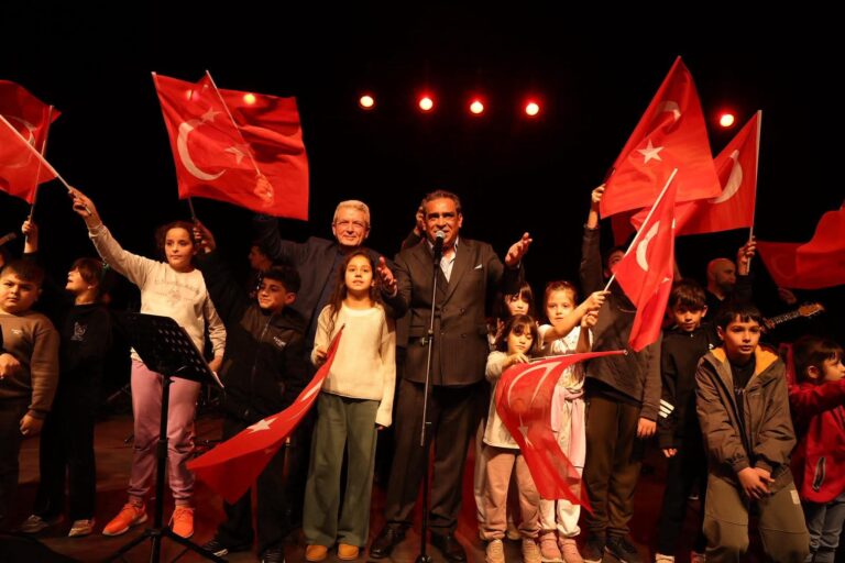 Çekmeköy’de Ege Rüzgârı: Müzik Dolu Geceye Yoğun İlgi