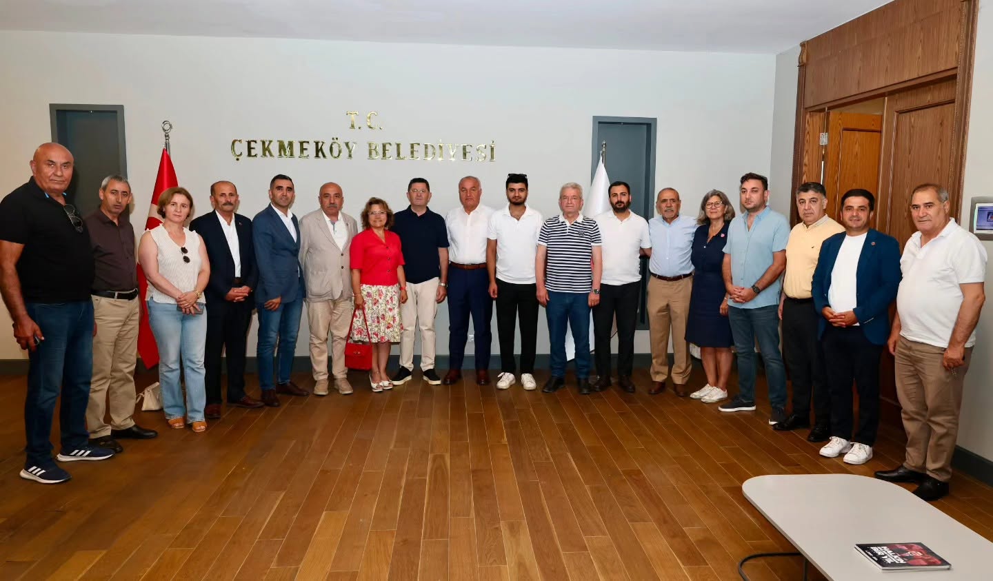 ÇEKMEKÖY'DE DİKKAT ÇEKEN CHP TOPLANTISI: GÖZLER ORHAN ÇERKEZ'DE