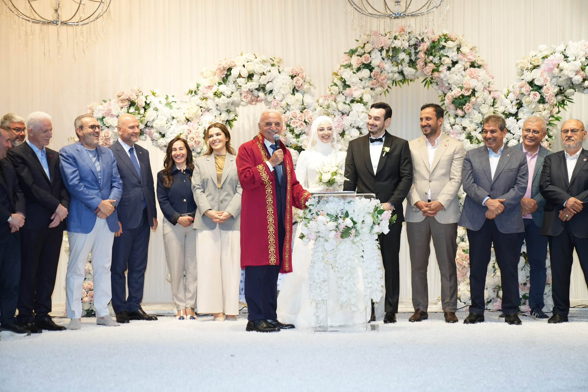 DEVLET VE SİYASET DÜNYASI ÇETİNKAYA AİLESİNİN MUTLULUĞUNA ORTAK OLDU