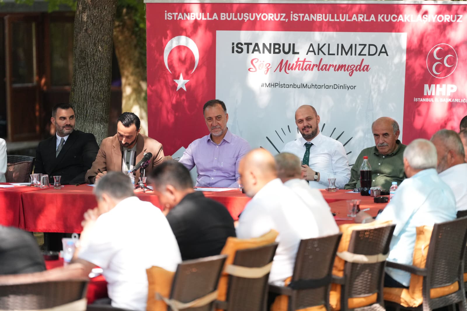 MHP ÇEKMEKÖY’DE MUHTARLARLA BULUŞTU: “İSTANBUL AKLIMIZDA, SÖZ MUHTARLARIMIZDA”