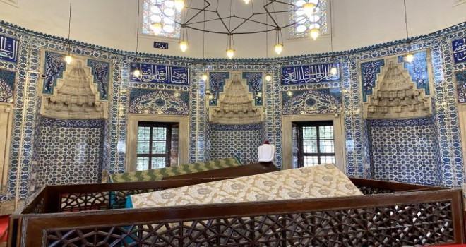 HÜRREM SULTAN 'A KABRİ BAŞINDA ANMA